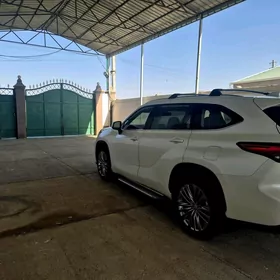 Toyota Highlander 2021