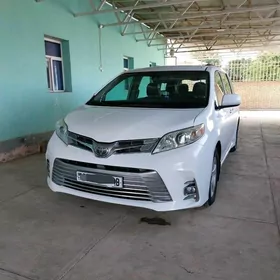 Toyota Sienna 2018