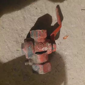 КРАН ТРЕХХОДОВОЙ