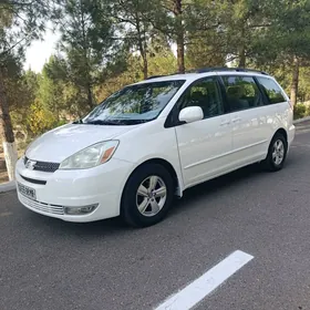 Toyota Sienna 2004