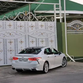 Toyota Camry 2019