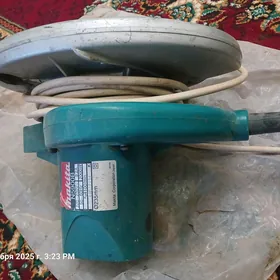 Makita  dayra ağaç kesiji