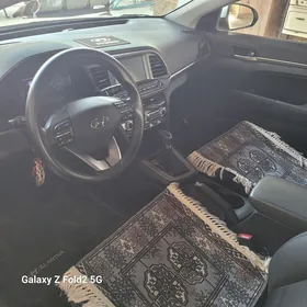 Hyundai Elantra 2020