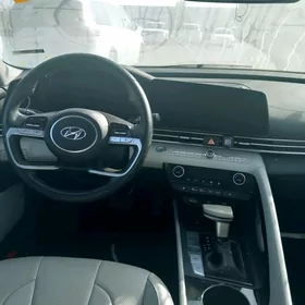 Hyundai Elantra 2022