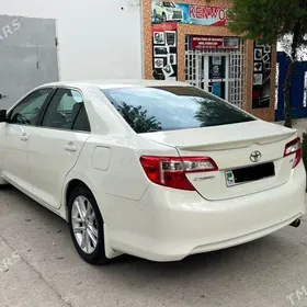 Toyota Camry 2014