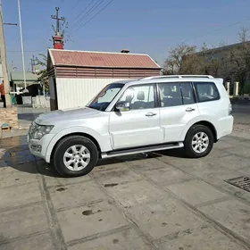 Mitsubishi Pajero 2016