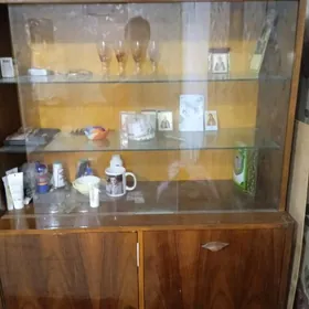 сервант для посуды  и белья