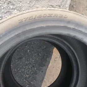 275/40ZR20