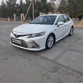 Toyota Camry 2021