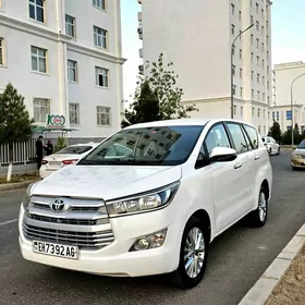 Toyota Innova 2022