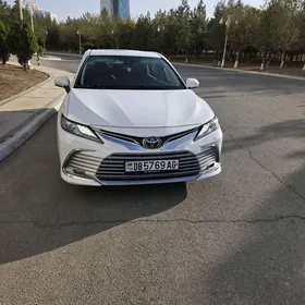 Toyota Camry 2021