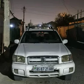 Nissan Pathfinder 2000