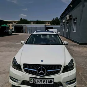 Mercedes-Benz C350 2011
