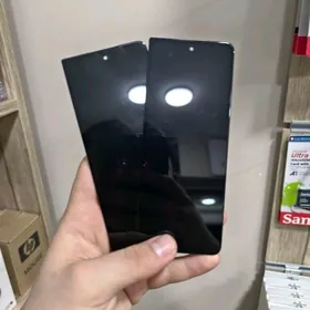 samsung Fold 4 dasky ekran