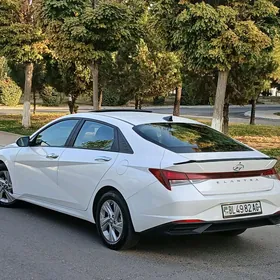 Hyundai Elantra 2022