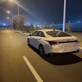 Hyundai Elantra 2022