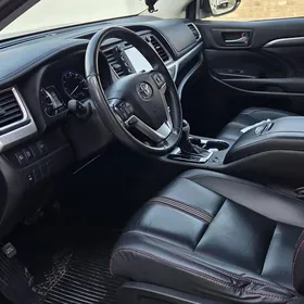 Toyota Highlander 2019