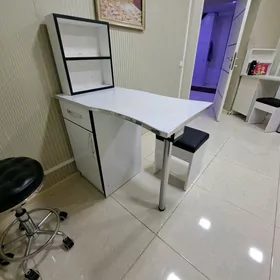 Салон Дырнак стол