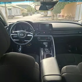 Hyundai Elantra 2022