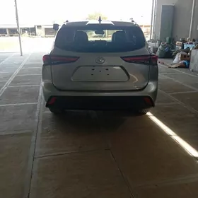 Toyota Highlander 2021