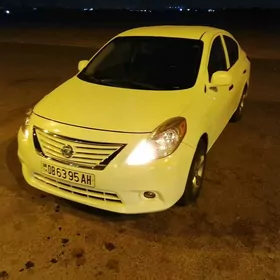 Nissan Versa 2011