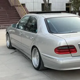 Mercedes-Benz E320 2001