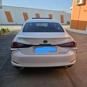 Lexus ES 350 2022