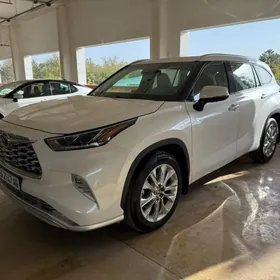 Toyota Highlander 2021
