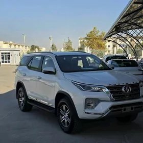 Toyota Fortuner 2024