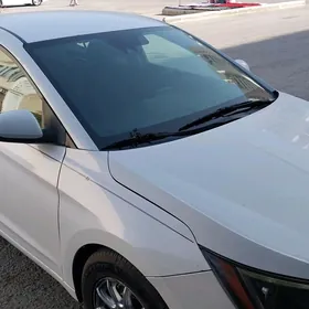 Hyundai Elantra 2020