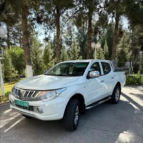 Mitsubishi L200 2015