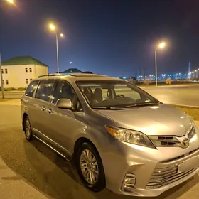 Toyota Sienna 2016