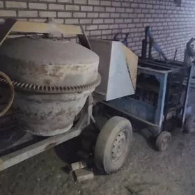 Beton kerpiç stanok