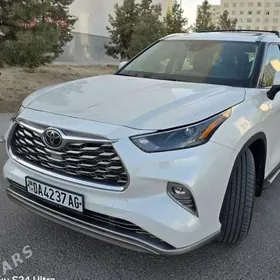 Toyota Highlander 2021