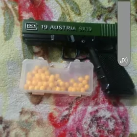 Игрушечный пистолет