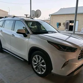 Toyota Highlander 2021