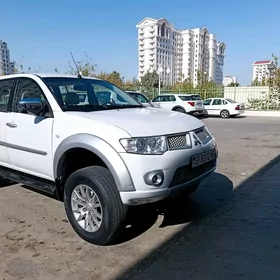 Mitsubishi Pajero 2008