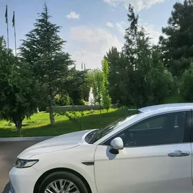 ish gozleyan waditel bolup