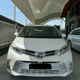 Toyota Sienna 2019