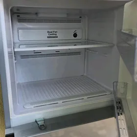 холодильник Hitachi