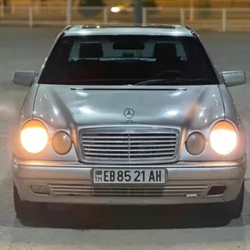 Mercedes-Benz E320 1996