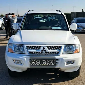 Mitsubishi Montero 2001
