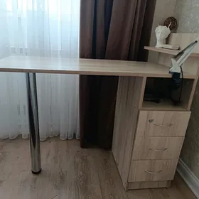 продается стол для маникюра