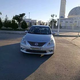 Nissan Versa 2013