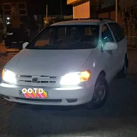 Toyota Sienna 1999