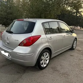 Nissan Versa 2012