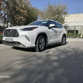 Toyota Highlander 2021