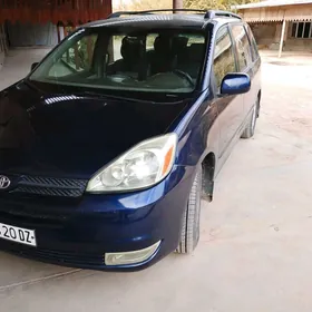 Toyota Sienna 2004