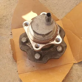 Ступица Тойота RAV 4  2013 года