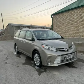 Toyota Sienna 2017